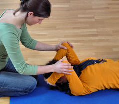 Übung zum Thema Anspannung - Entspannung, Kontrolle abgeben, sich anvertrauen ...